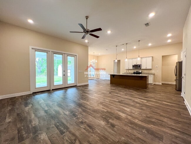 8010 Majestic Cypress Dr in Milton, FL - Building Photo - Building Photo