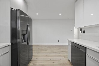 955 N Oxford Ave, Unit 4 in Los Angeles, CA - Building Photo - Building Photo