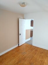 408 N Albany St, Unit Upper in Ironwood, MI - Building Photo - Building Photo