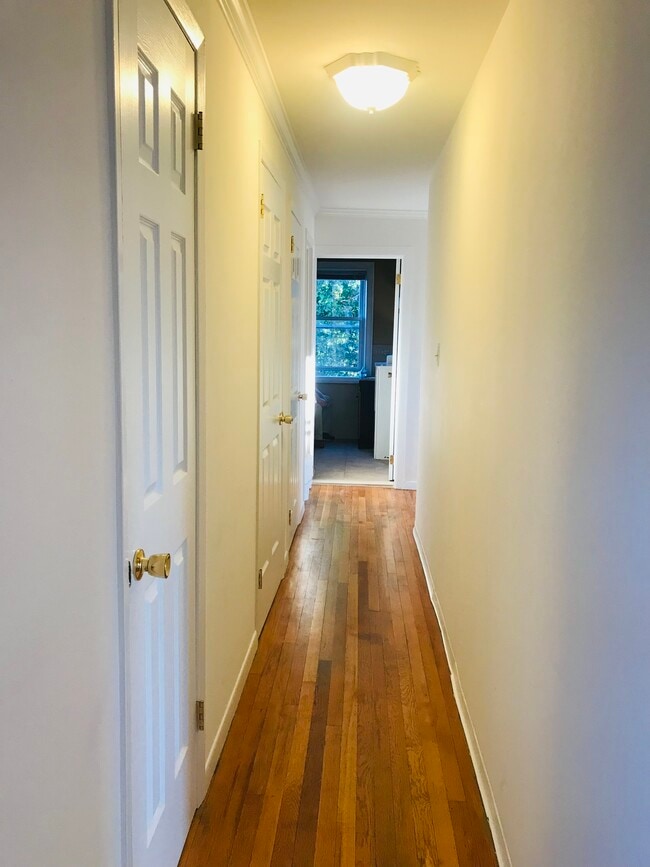 362 E 235th St, Unit Unit #2 in Bronx, NY - Building Photo - Building Photo