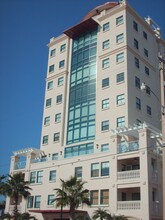 Majestic Bay in Sarasota, FL - Foto de edificio - Building Photo