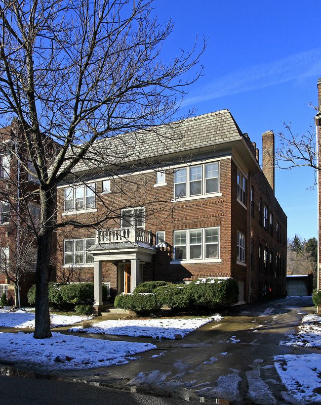 2745 Hampshire Rd in Cleveland Heights, OH - Foto de edificio - Building Photo