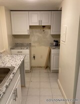 120 London St, Unit B in Boston, MA - Building Photo