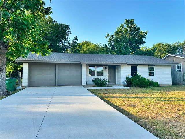 417 Denton St in Howe, TX - Building Photo