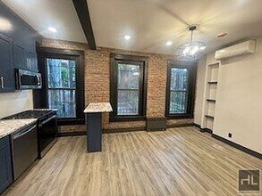 370 Miller Ave in Brooklyn, NY - Building Photo - Building Photo
