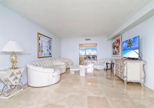 17555 Collins Ave, Unit P-7 in Sunny Isles Beach, FL - Building Photo - Building Photo