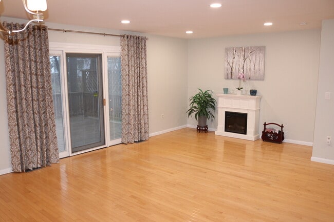 property at 611 Cornwall Ct