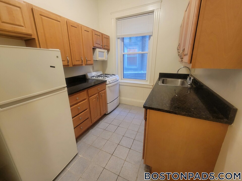 51 Queensberry St in Boston, MA - Building Photo