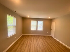 1618 Isherwood St NE, Unit 4 in Washington, DC - Building Photo - Building Photo