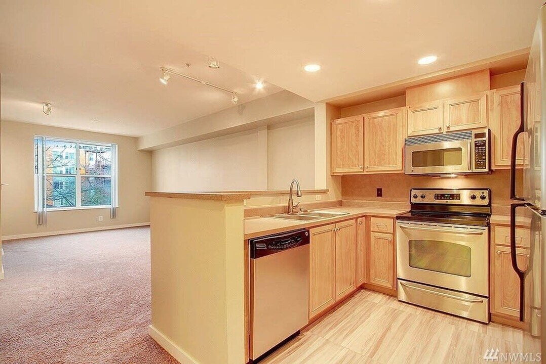 16275 NE 85th St-Unit -Unit 314 in Redmond, WA - Foto de edificio