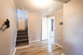 8 Vivian St in Waterford, CT - Building Photo - Building Photo
