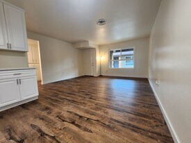 431 S Simpson Ave, Unit D in Hemet, CA - Building Photo