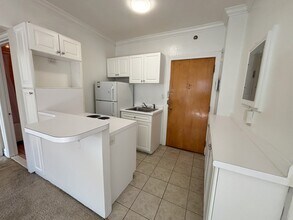 1243 Beacon St in Brookline, MA - Foto de edificio - Building Photo