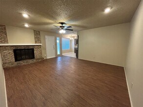 1805 Broadmoor Dr in Austin, TX - Building Photo - Building Photo