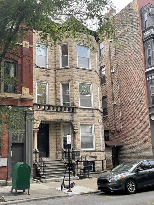 2057 N Sheffield Ave in Chicago, IL - Building Photo