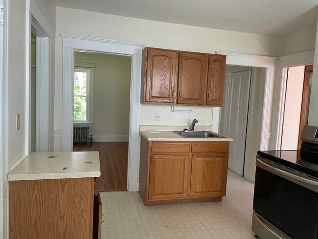 34 Day Ave, Unit 34 Day Ave in Northampton, MA - Building Photo - Building Photo