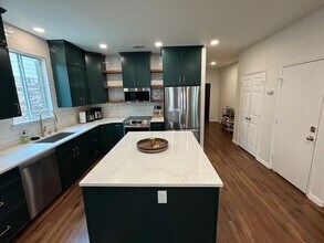 1120 Clark Brothers Dr in Buda, TX - Foto de edificio - Building Photo