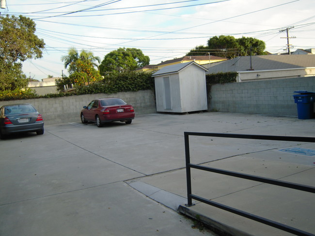 1710 S Redondo Blvd in Los Angeles, CA - Foto de edificio - Building Photo