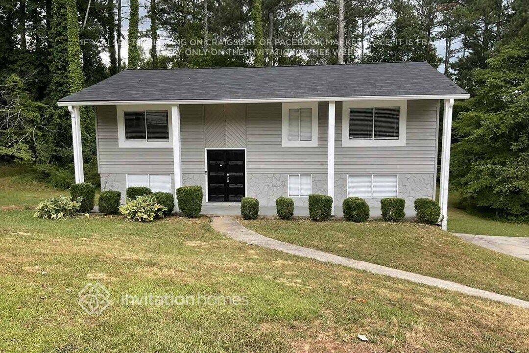 2211 Doral Ct SW in Atlanta, GA - Building Photo