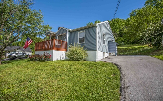 4325 Strawberry Plains Pike in Knoxville, TN - Building Photo - Building Photo