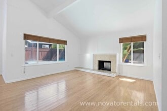 205 Castle Ct in Novato, CA - Building Photo - Building Photo