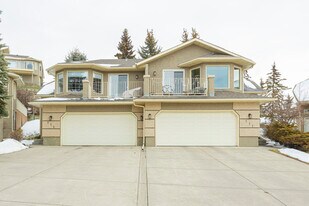 240 Silver Creek Mews NW in Calgary, AB - Building Photo