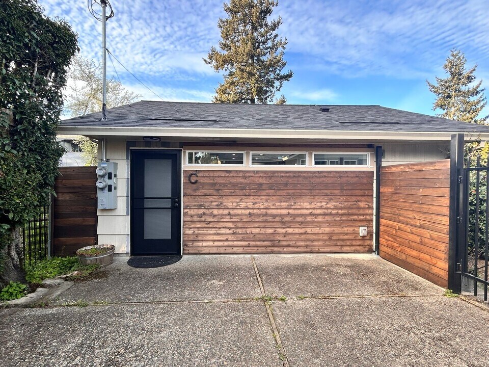 12701 SE Salmon Ct in Portland, OR - Building Photo