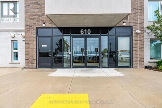 610 Farmstead Dr in Milton, ON - Building Photo - Building Photo