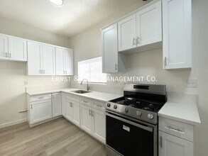 1049 E 21st St in Long Beach, CA - Building Photo - Building Photo