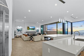 601 Overlook Rim Dr in Henderson, NV - Foto de edificio - Building Photo