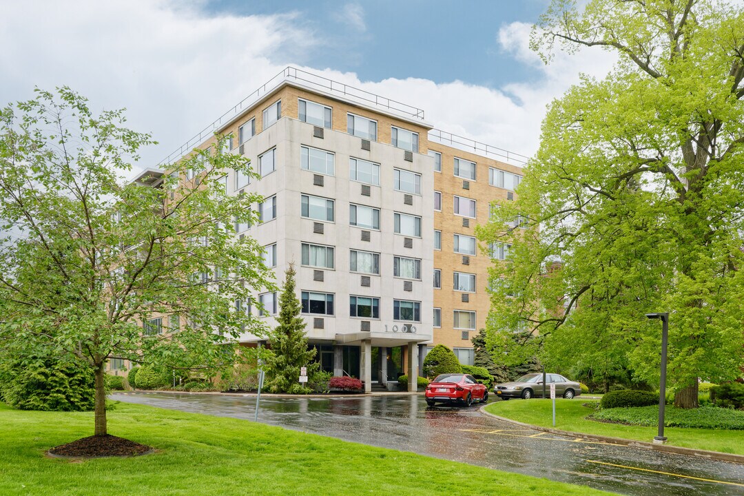 Scarborough House Condominium in Rochester, NY - Building Photo