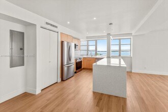 1430 Brickell Bay Dr in Miami, FL - Building Photo - Building Photo