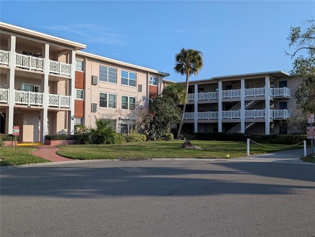 3125 36th St N, Unit 314 in St. Petersburg, FL - Building Photo - Building Photo