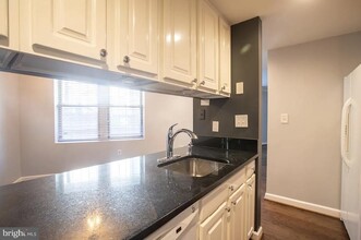1801 Calvert St NW in Washington, DC - Building Photo - Building Photo