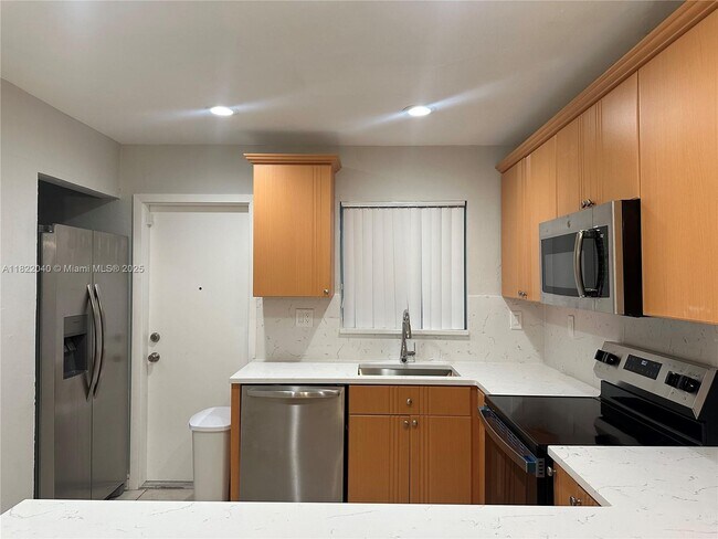 8104 SW 82nd Pl in Miami, FL - Building Photo - Building Photo