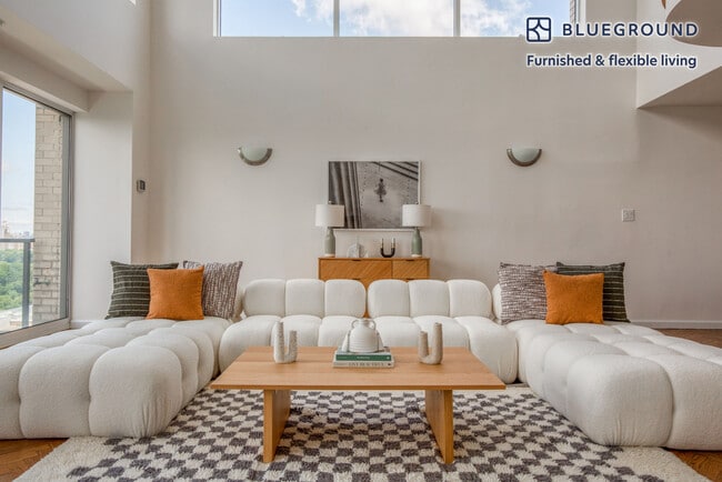 985 5th Ave in New York, NY - Building Photo - Building Photo