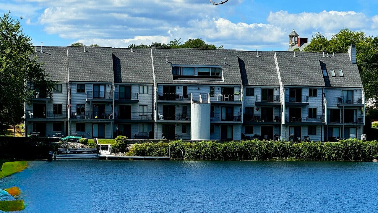 33 River Front Dr, Unit 9 in Manchester, NH - Building Photo