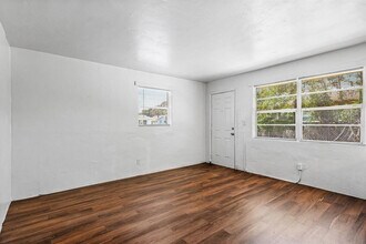 279 SW 1st St in Deerfield Beach, FL - Building Photo - Building Photo