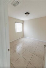 3392 SW 24th St in Miami, FL - Building Photo - Building Photo
