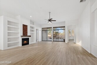 8096 E Windwood Ln in Scottsdale, AZ - Foto de edificio - Building Photo