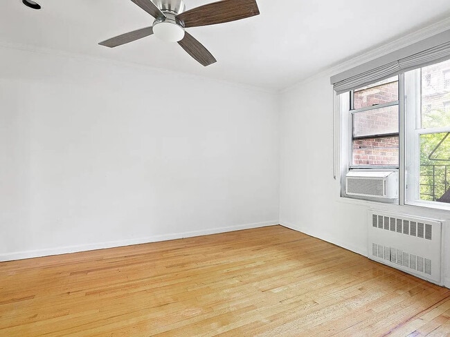 302 E 88th St in New York, NY - Building Photo - Building Photo