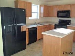 8032 Beechwood Blvd in Dexter, MI - Building Photo - Building Photo