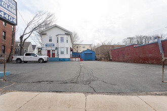 3326 Washington St in Jamaica Plain, MA - Foto de edificio - Building Photo