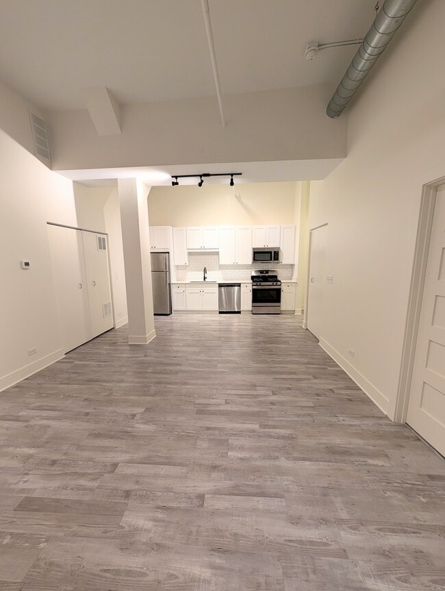 property at 1914 N Milwaukee Ave