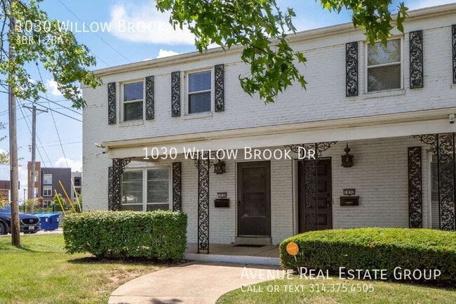1030 Willow Brook Dr in St. Louis, MO - Building Photo - Building Photo