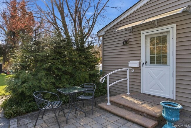 property at 120 Greenlawn Rd