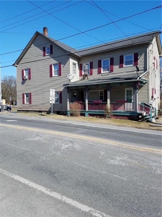 402 Nazareth Pike in Bethlehem, PA - Building Photo