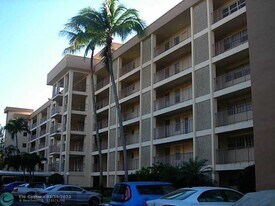 2600 S Course Dr in Pompano Beach, FL - Building Photo