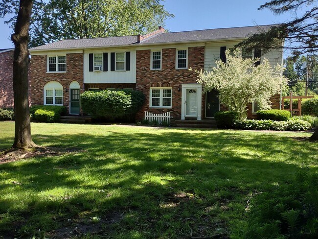 Hudson Yard in Hudson, OH - Foto de edificio - Building Photo
