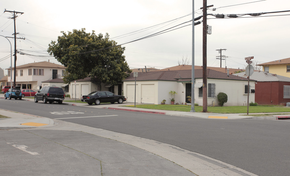 5601-5621 Heliotrope Ave in Maywood, CA - Building Photo